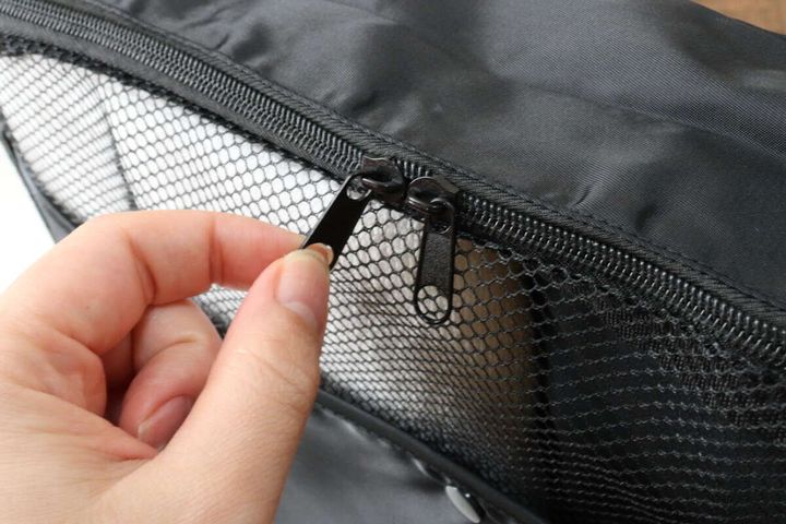 トラベル収納ケース（外ポケット付） ファスナー