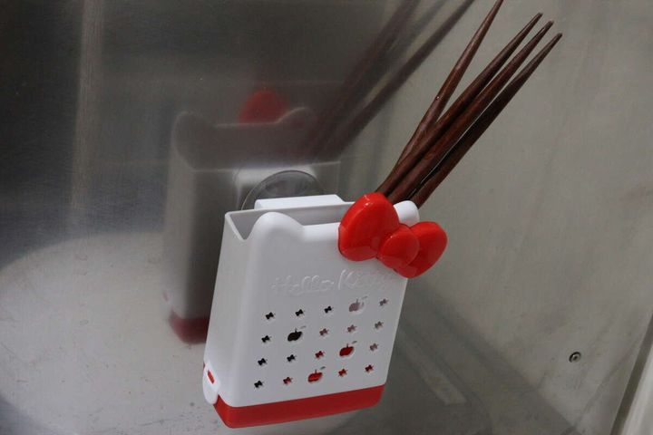 ダイソーの吸盤キッチンポケットK／Tリボンを取り付ける