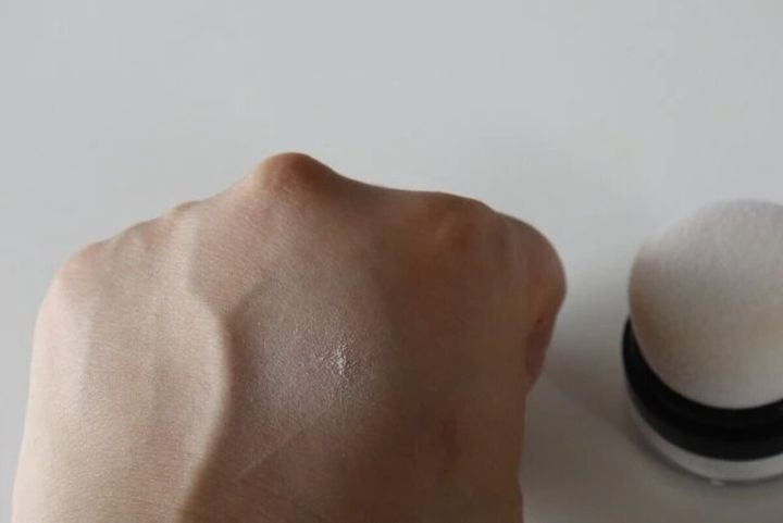 ダイソー スポンジ付チーク容器