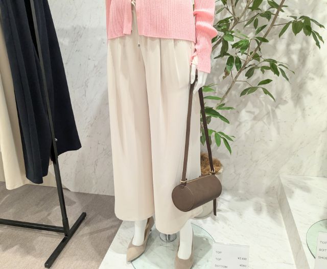 ウォッシャブルテーパードパンツZを着用したコーデ