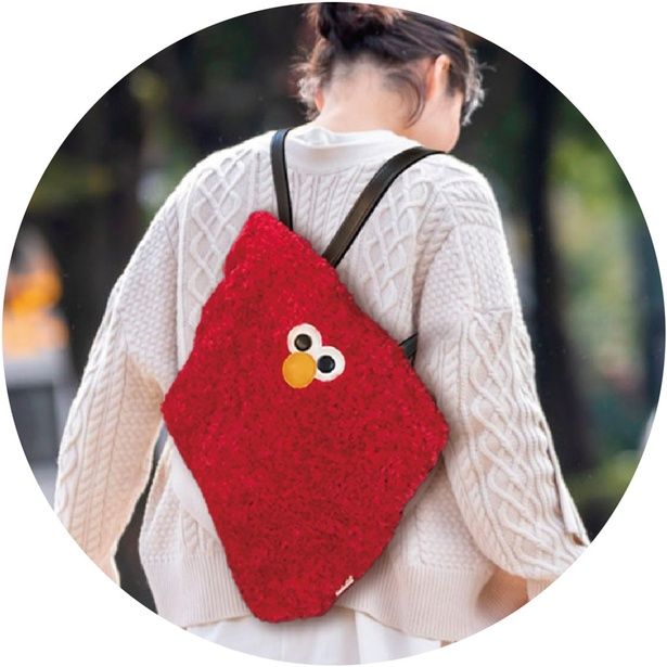 ベルトに両手を通せばリュックとしても使用できる