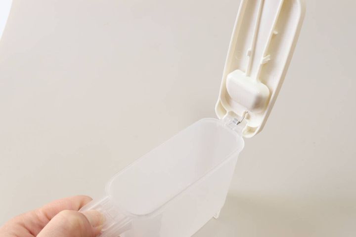 ダイソーのワンプッシュで開く調味料ケース