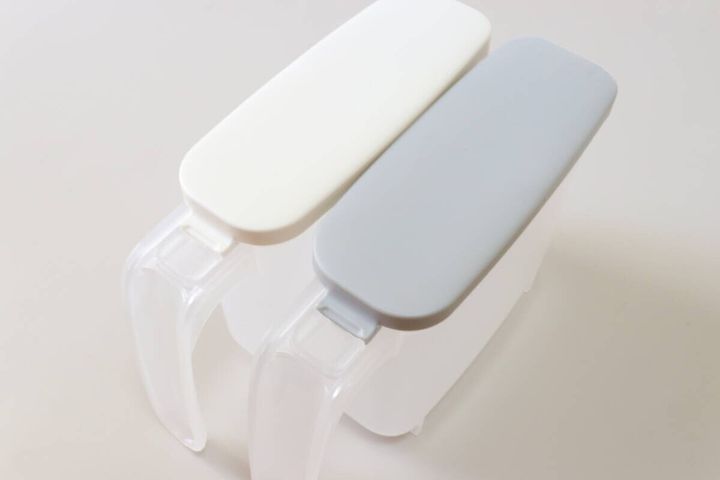 ダイソーの角までフィットしてすくえる調味料ケースのカラーバリエーション