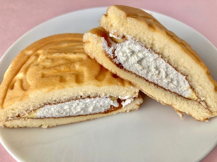 ローソンの「ふんわりワッフルカスタード＆ホイップ」