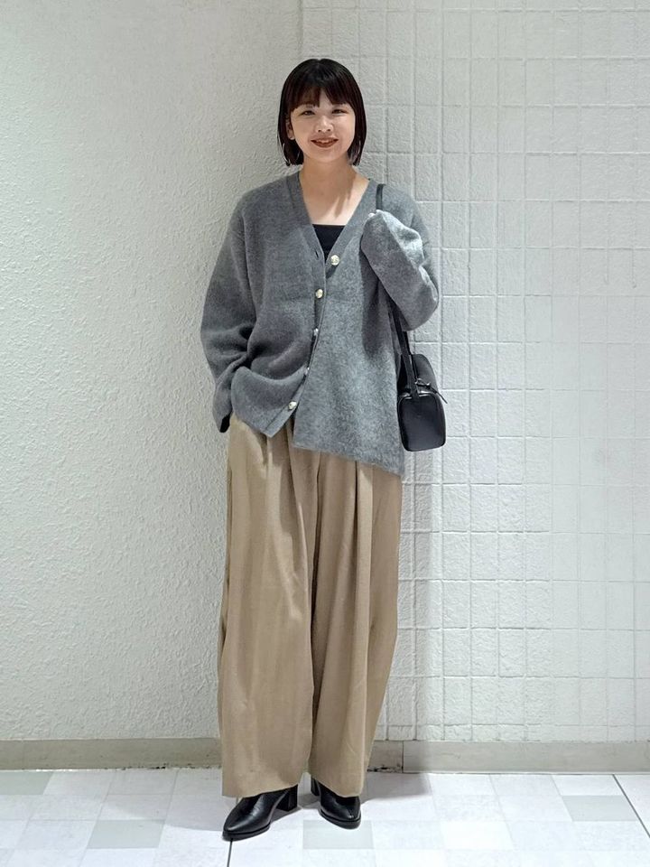 抜け感も出て着まわせる！ ゆるVネックカーデ