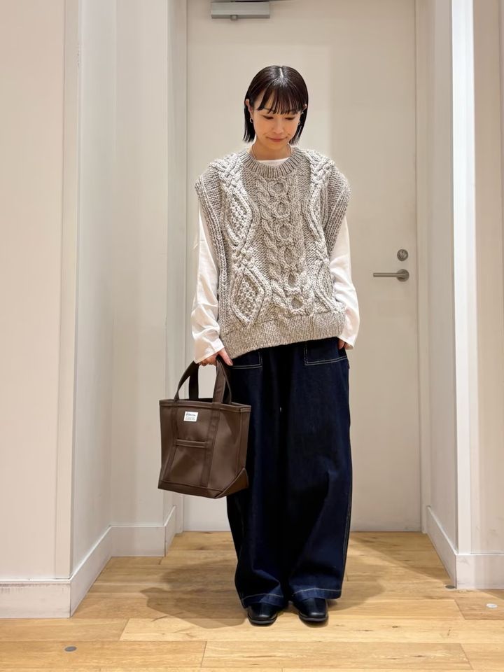 ざっくりニットベストをアクセントに