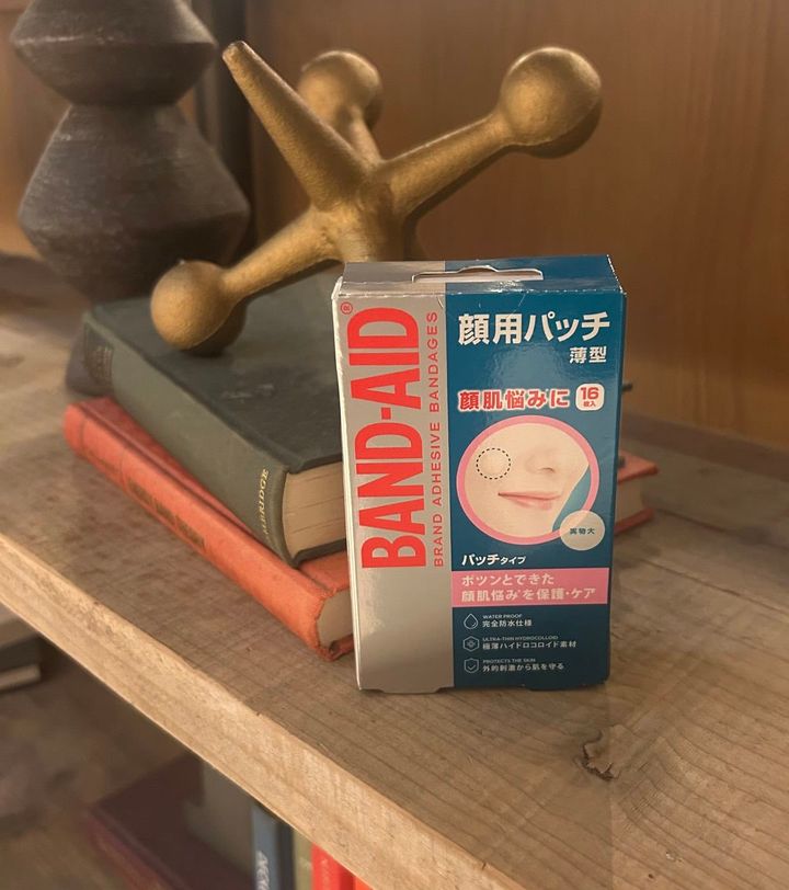 バンドエイド顔用パッチ