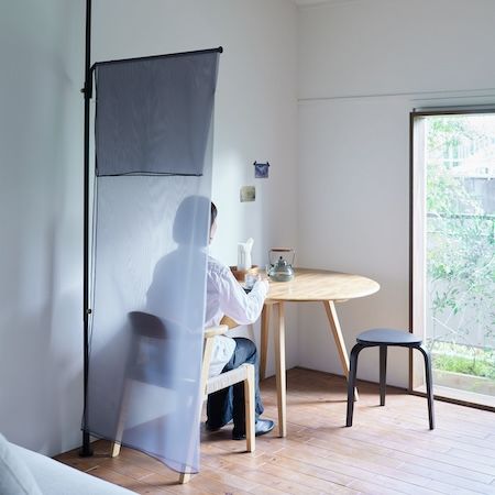 間仕切りやハンギング収納に！突っ張り棒を再定義したDRAW A LINEから新アイテム登場