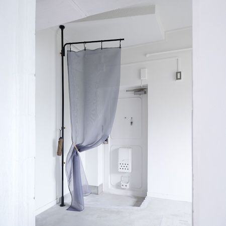 間仕切りやハンギング収納に！突っ張り棒を再定義したDRAW A LINEから新アイテム登場