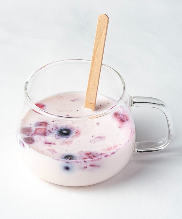 温かい、いちごミルクのカクテル(ノンアルコール)