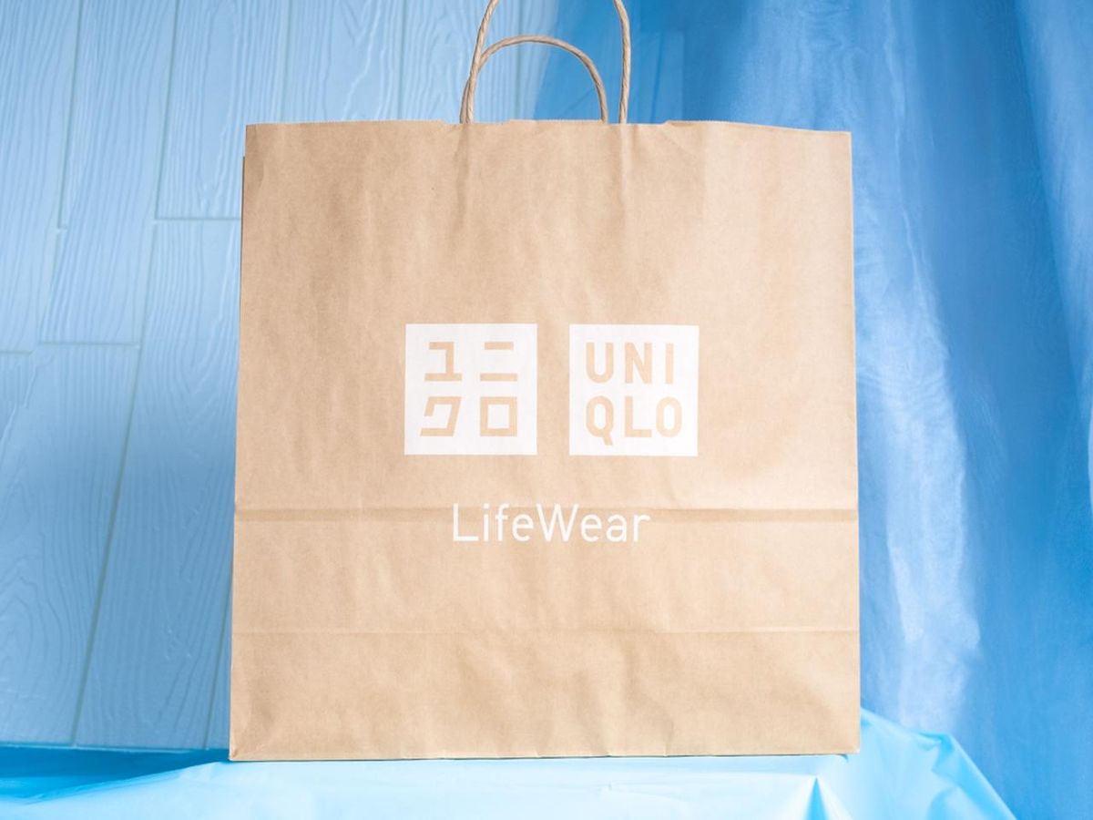 ユニクロ深みブルーの冬映えセーター