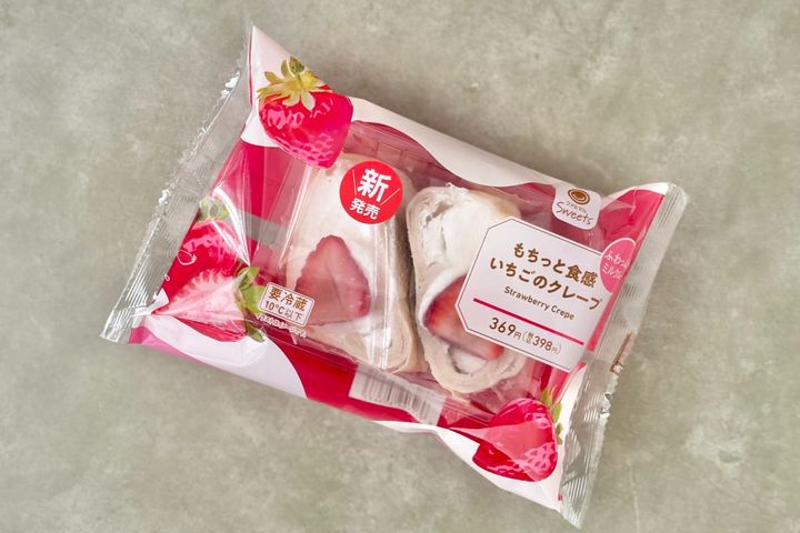 いちご×ふわふわムースが幸せ……♡【ファミマ】に真っ白クレープが登場