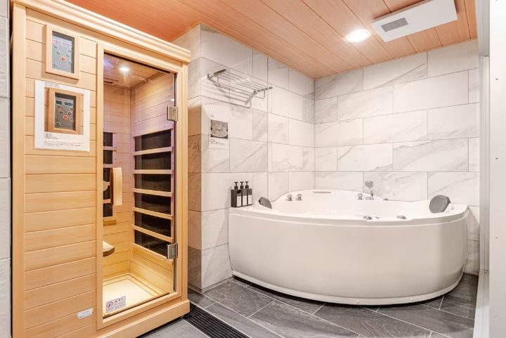 サウナとジャグジー／Photo：Airbnb