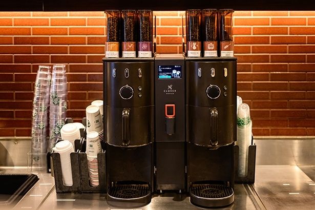 【写真】クローバー バーティカ。ペーパーフィルターを使わないので廃棄物削減にも貢献