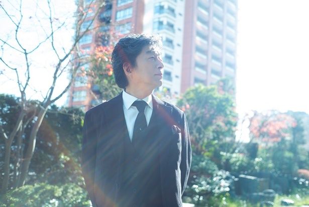 70代になってもカースケ、グズ六、オメダの精神は変わらないと目を細めた 撮影/木村篤史 ヘアメイク/鈴木佐知 スタイリスト/奥田ひろ子