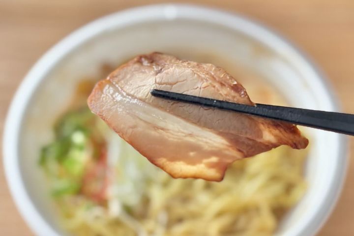 どろっとスープがたまらん！【ファミマ】の麺は中毒性ありのこってり味