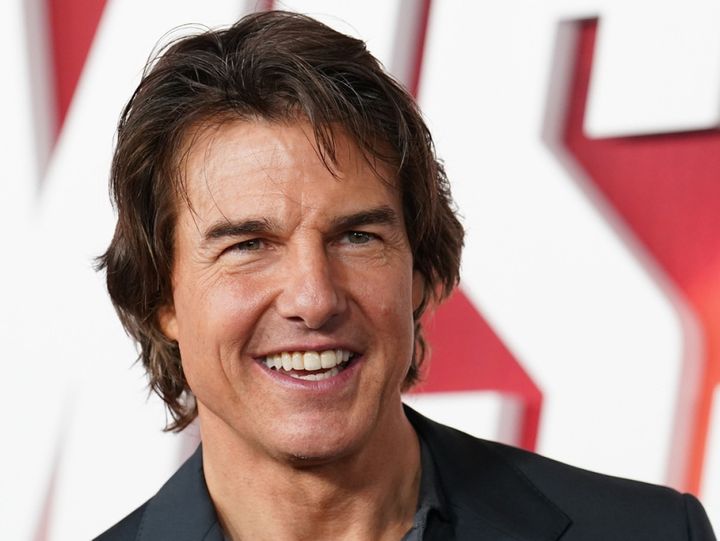 トム・クルーズ、『Star Wars: Starfighter』セットを訪問、泥水に入り自ら撮影 （C）AFLO width=