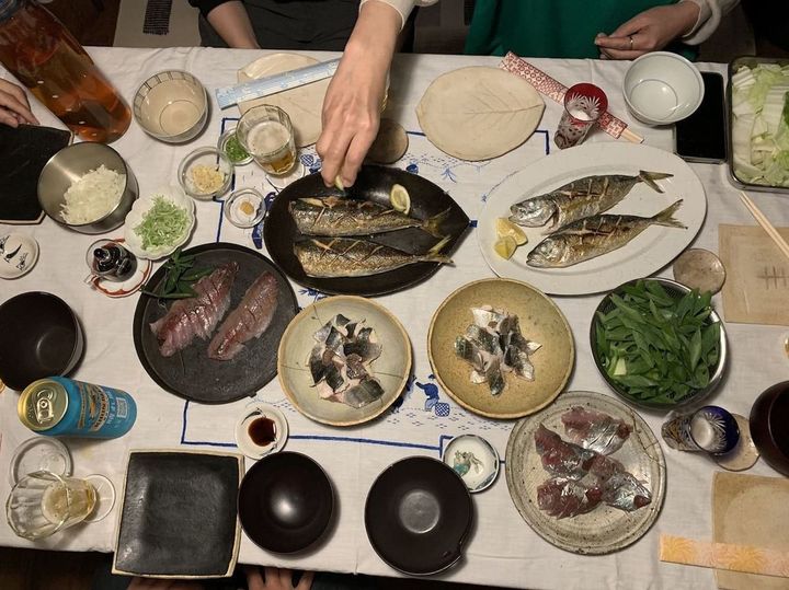 メアジ6尾、ムロアジ4尾で彩られた食卓。大人6人が満足できました