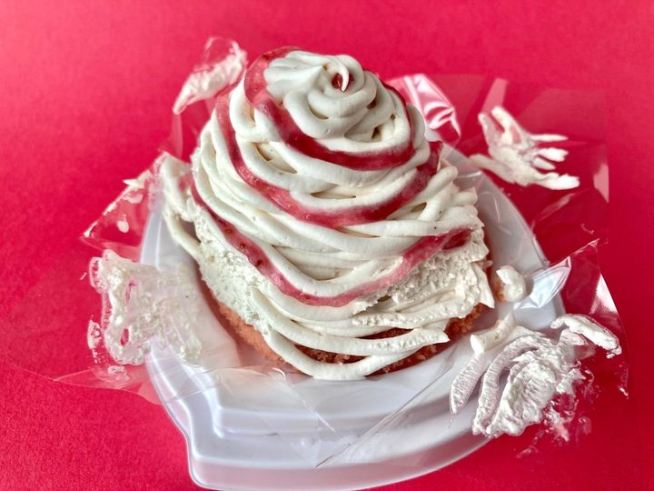 サクサクのメレンゲと甘酸っぱいいちごソースがGOOD！【ファミマ】新作モンブランが美味しい！