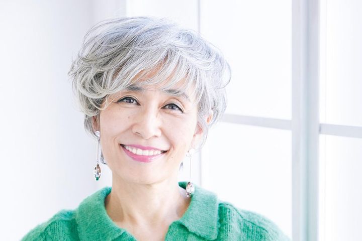 50・60代が若見えする【アシンメトリー前髪】って？ 2026年最旬のショートヘア2選