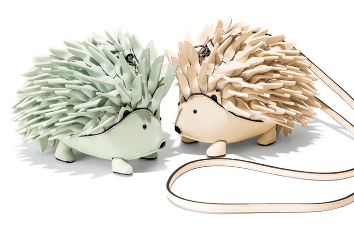 ハリネズミバッグ 各5万7200円（ともにケイト・スペード ニューヨーク／ケイト・スペード カスタマーサービス）