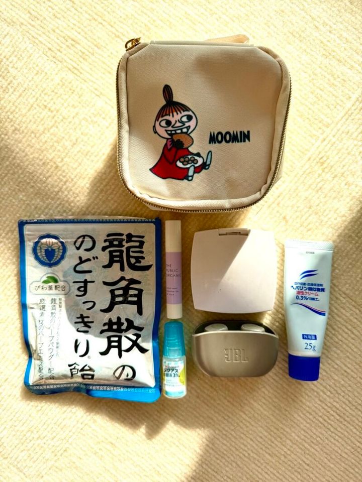 仕事に行く時や出掛ける時にサッと持ち出せる小ポーチ