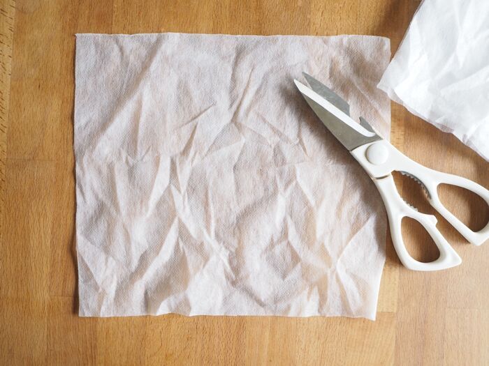 バッグ買ったときの『不織布』そのまま捨てないで！カットして使うと…あら便利♡