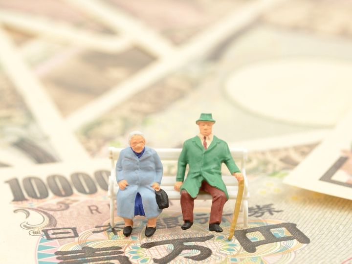 実の娘との関係に悩む高齢女性が増えている。実家だからと甘える娘一家の存在が、年金頼みでぎりぎりの生活を強いられている高齢者にとっては重荷なのだ。一億総中流時代が崩れ、親子関係にも変化が起きている。※サムネイル画像：PIXTA