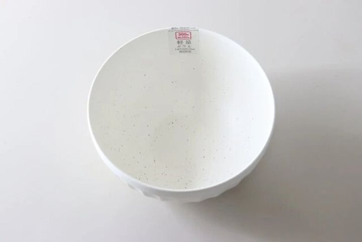 ダイソー 軽量ボウル（約14.5cm、粉引） パッケージ