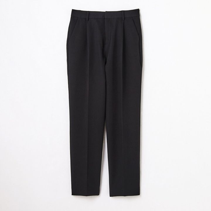 しまむらのテーパードパンツ（どこでもっと！）