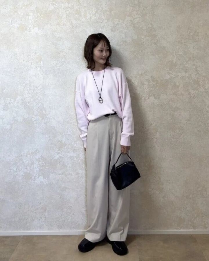 2026ユニクロスムースコットンクルーネックセーターお手本コーデ