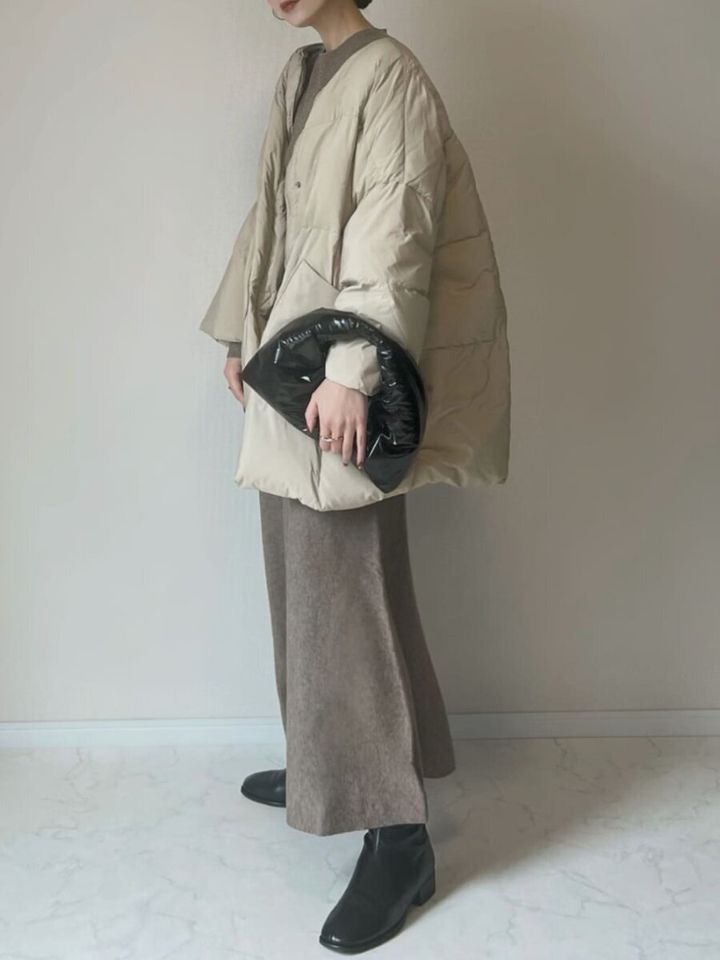 ベージュダウンワントーンコーデ