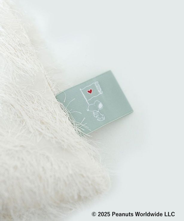 タグにはハートのフラッグを掲げたスヌーピーも！