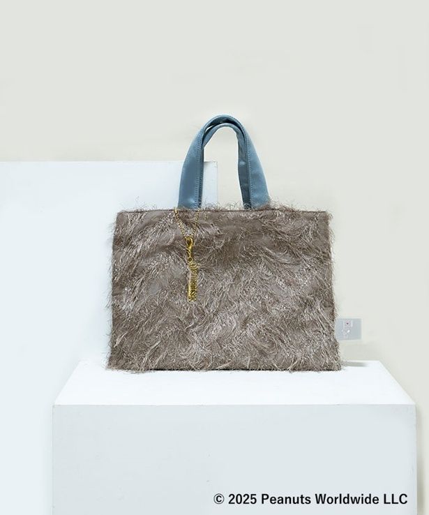 「Peanuts LIFE＆TIMES シャルマントサック バッグ」(Sサイズ1万3750円、Mサイズ1万5400円)。画像のカラーはモカムース×ブルー