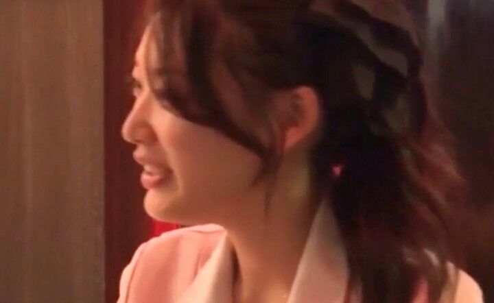 【写真・画像】元客室乗務員グラドル・風吹ケイの妖艶なミニスカナース姿に共演者ら大興奮「ムラつき上げてる」 1枚目