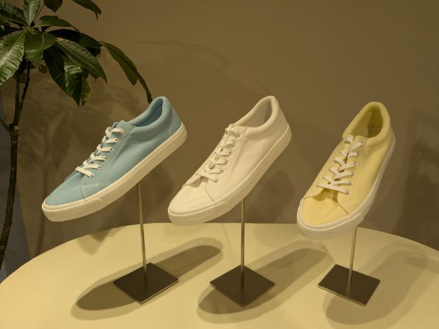 ふかふかキャンバススニーカーの展示
