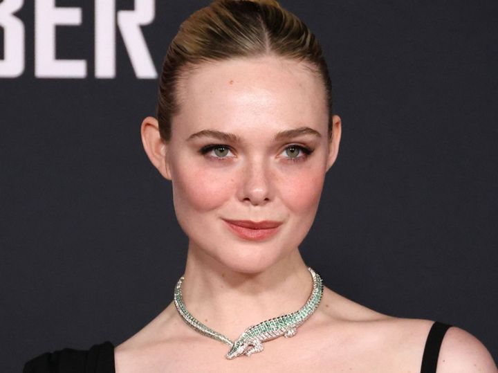 カンヌ失神騒動を振り返ったエル・ファニング （C）AFLO width=