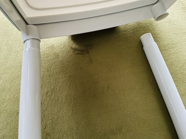 ダイソー ゴミ袋ホルダー フタの3か所の丸い穴にも、同様にポールを差し込む