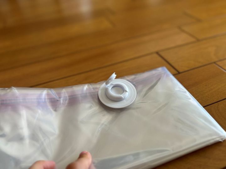 衣類も布団も！ガチで使える100均の圧縮袋3選｜旅行先でも大活躍♪【ダイソー・セリア・キャンドゥ】