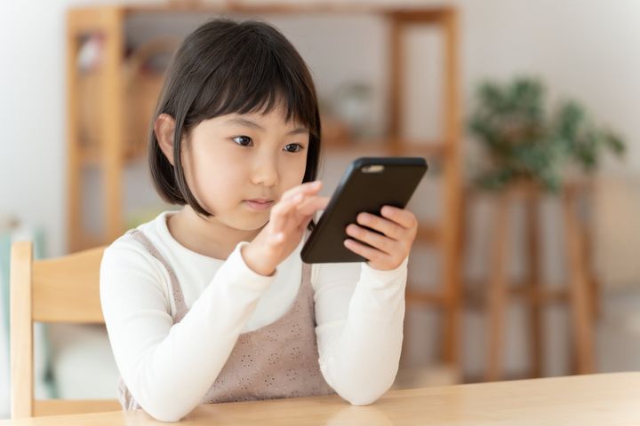 子どもにデジタル機器を使わせる場合、1日何時間程度に収めるのが理想？（画像はイメージ）