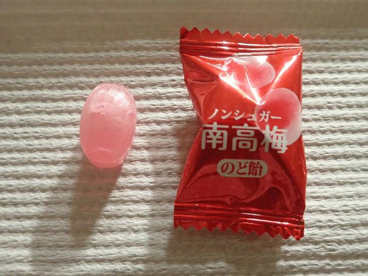 DAISO(ダイソー)：扇雀飴本舗 ノンシュガー南高梅のど飴 40g