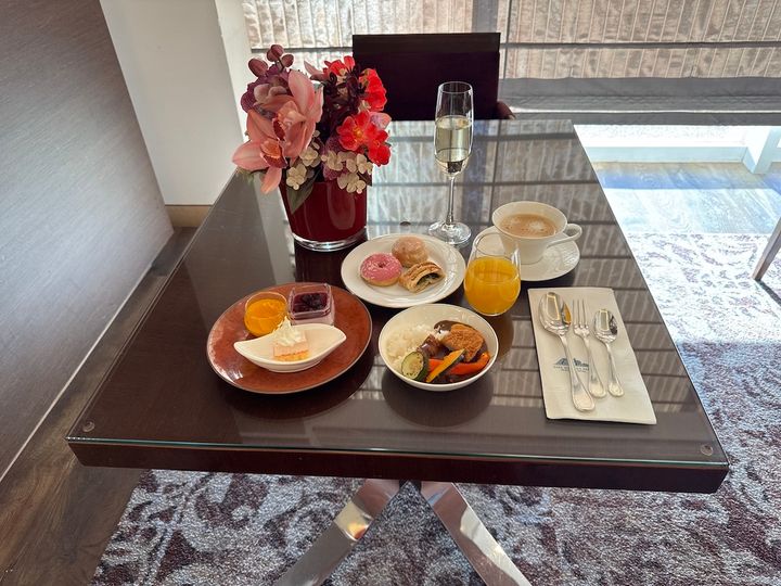 ラウンジ テーブル