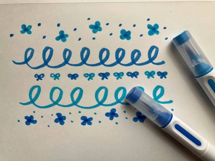 DAISO(ダイソー)：アートな からーふでぺん2P ブルー系