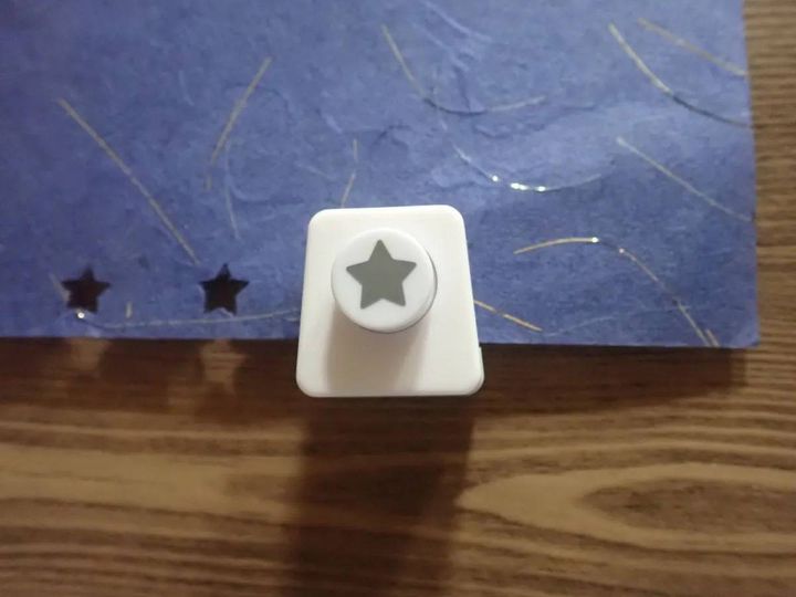 DAISO(ダイソー)：クラフトパンチ(ミニ、星型)