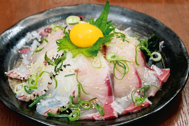 紺碧の海が広がる伊予国・愛南町で海グルメ三昧！｜多聞恵美ルポ・滋賀県