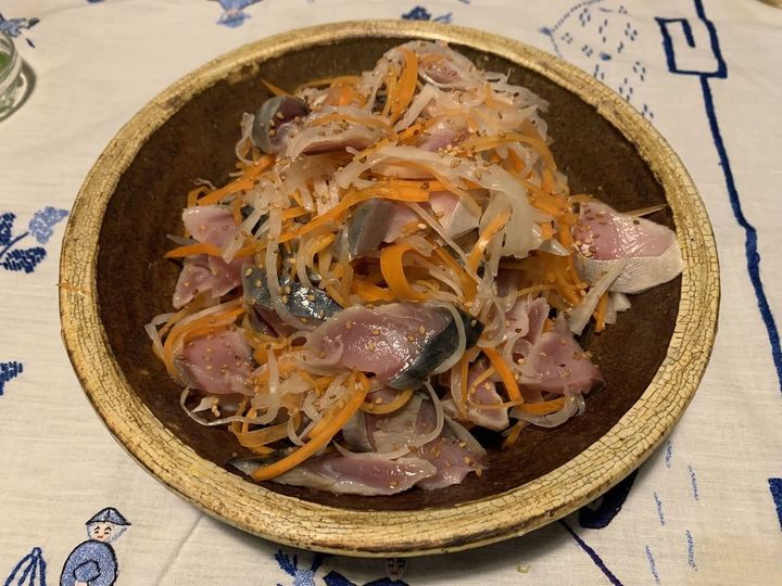 サバの紅白なます。締めサバと大根、ニンジンの3食材が馴染んで一体化することがポイントです