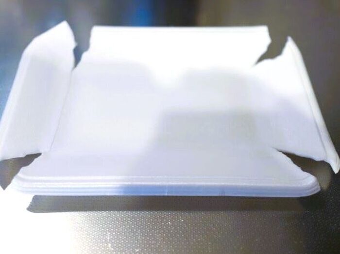 かさばる食品トレーを〈5秒でぺったんこ〉にする裏ワザ！なーんだ、こんな簡単ことで良かったのね♪