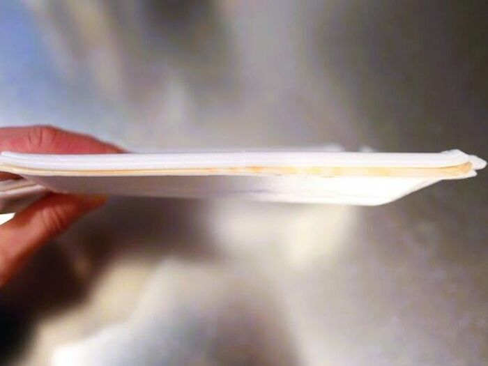 かさばる食品トレーを〈5秒でぺったんこ〉にする裏ワザ！なーんだ、こんな簡単ことで良かったのね♪