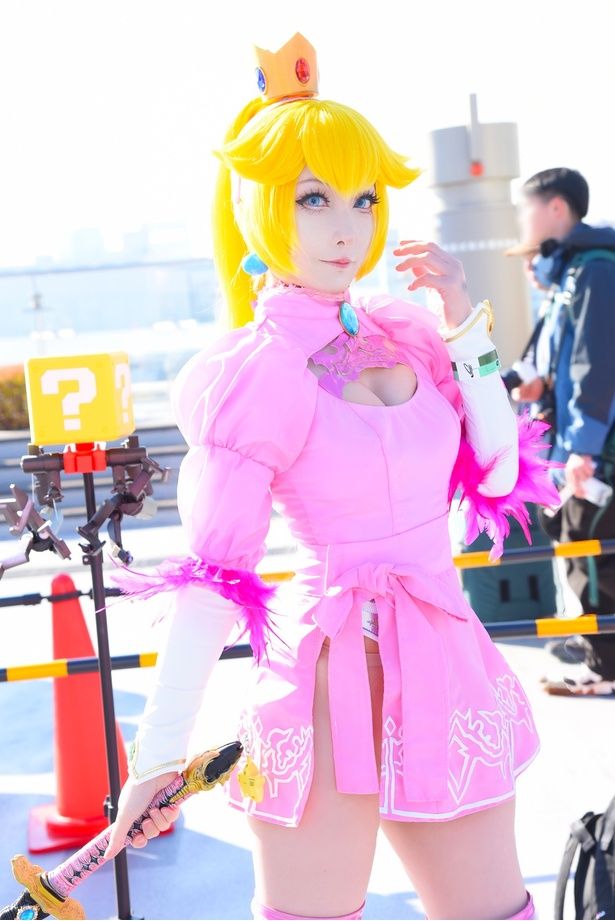 「スーパーマリオ」シリーズ：ピーチ姫(アレンジ衣装)／Alenaさん 撮影：ソムタム田井