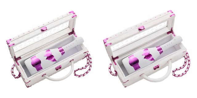  肩掛けもできるベルトが付いたバニティタイプの特製BOX入り